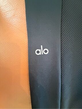 Alo Yoga High-Waist Black Leggings w/ Mesh Panels & Side Pockets